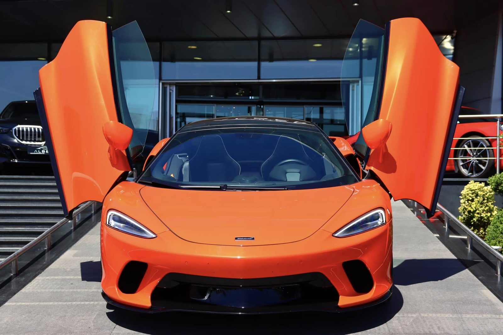 McLaren GT